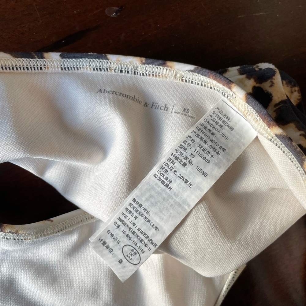 Bikini - Picture 3 of 3